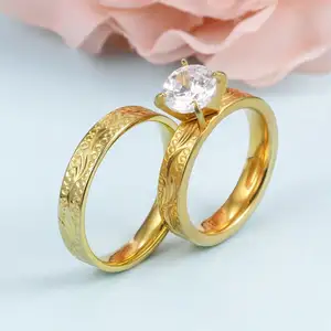 2pcs套情侣水晶结婚戒指金色不锈钢女士戒指套装男士情侣珠宝订婚