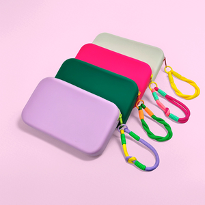 Pochette cosmétique en silicone personnalisée, portable, étanche, avec fermeture éclair, organiseur de toilette de voyage pour femmes - Product Image 4