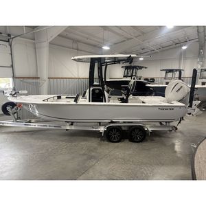 Barco de Pesca TideWater 2300 CB 2026 con Consola Central de Aluminio, Motor de 300HP, para Pesca y Entretenimiento, Exportado - Product Image 3