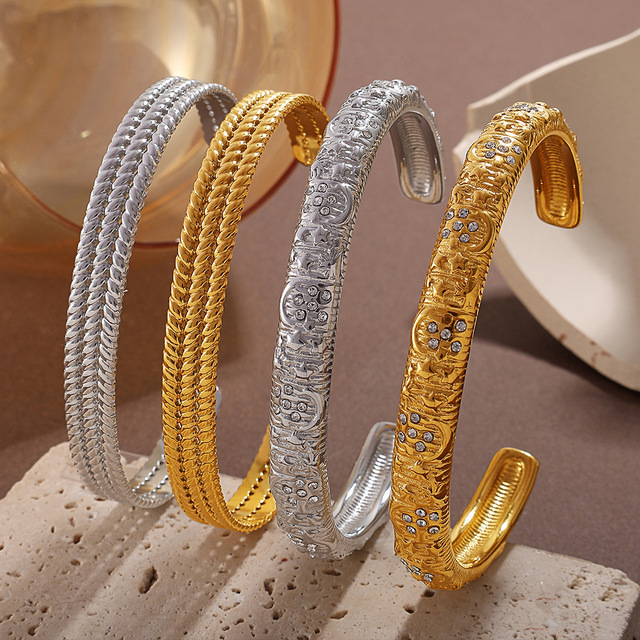Luxury Shiny Rhinestone Open Bracelet 18K Gold Plated Stainless Steel Bangle for Party Dating