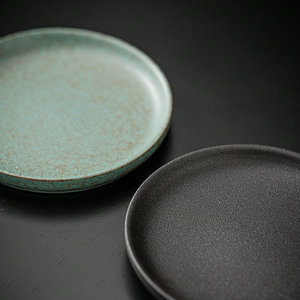 Plato redondo plano de cerámica con esmalte craquelado, hecho a mano, estilo retro, para restaurante, hotel y uso doméstico. - Product Image 4