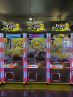 Máquina de grúa recreativa con pantalla LED y certificación CE, operada con monedas, con aceptador de billetes y fuerza de garra ajustable para centros comerciales