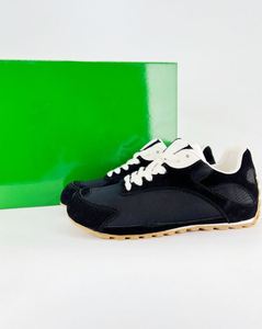 Zapatillas Deportivas Casuales de Alta Calidad para Mujer, Zapatillas de Tenis y Running Estilo Caminata para Hombre, Clásicas con Cierre de Cordones y Amortiguación - Product Image 1