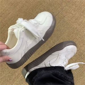 Nouvelles Chaussures Blanches Polyvalentes de Sport et de Loisirs pour Femme, Respirantes en Maille, Style Allemand, Collection Été 2026 - Product Image 6