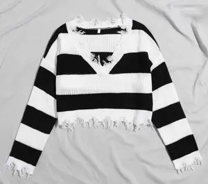 春秋スタイリッシュな女性ユーズド加工ショートセーター、タッセル黒と白のストライプニットクロップジャンパー