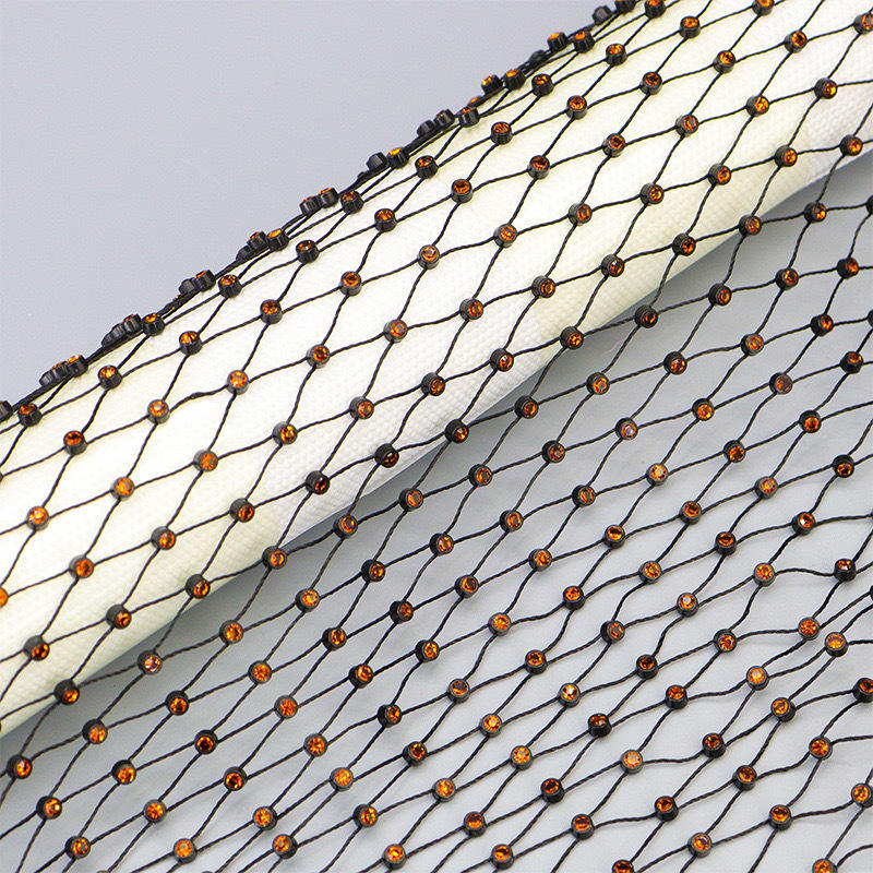 Taladro naranja con fondo negro