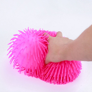 Pelota de juguete suave de goma con púas, tipo Koosh, arcoíris, para bebés, venta al por mayor - Product Image 4