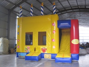 Château gonflable combiné pour fêtes d'anniversaire - Product Image 1