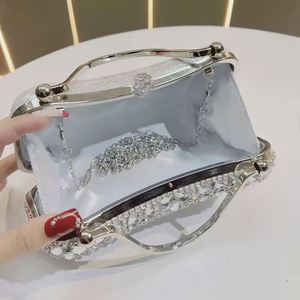 Venta directa de fábrica Bolso bandolera para mujer estilo europeo y americano adornado con diamantes semicirculares y una cadena - Product Image 5