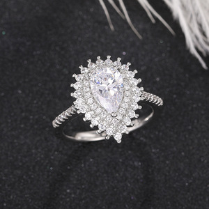 Anello dal Design a Forma di Pera, Anello Classico da Dito per Donne - Product Image 2
