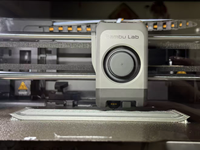 Imprimante 3D FDM Bambu Lab P2S haute vitesse 600 mm/s, imprimante de bureau Core-XY fermée pour la maison, l'éducation et les petites exploitations d'impression