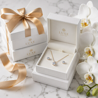 Boîte à collier en carton blanc avec bordure dorée, fermeture magnétique, emballage de bijoux personnalisé avec logo pour pendentif en perle, vente en gros