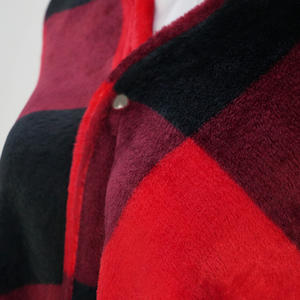 Châle de voyage, couverture classique à carreaux rouge et noir, en flanelle, portable, pour la sieste, utilisation en extérieur, design léger, idéal pour la maison et en déplacement - Product Image 6