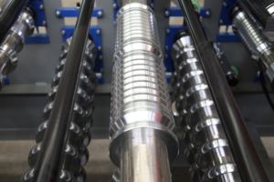 Fabrikpreis Doppelschicht-Rollformmaschinen Eisenblechherstellung Wellblech IBR Dachrollformmaschine Dachblechmaschine - Product Image 4