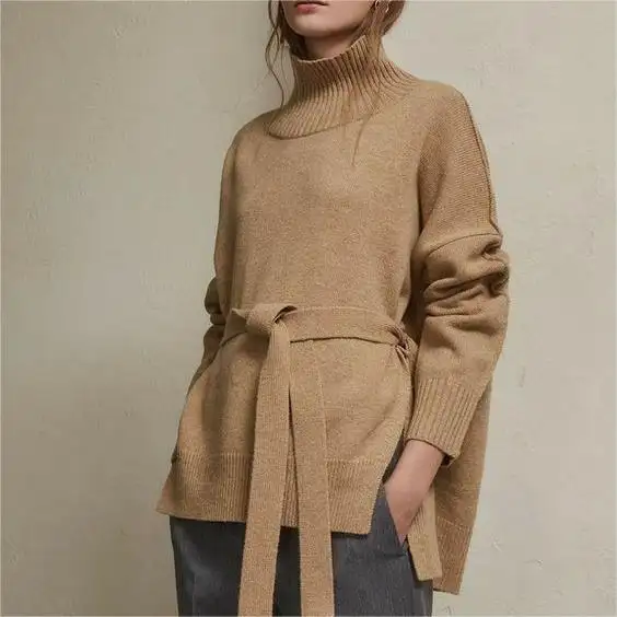 2024 Hersteller individuelle Damen-Schildkröten-Knitwaren neue Mode kundenspezifische luxuriöse braun gerippte Strickpullover mit Gürtel