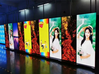 Présentoir polychrome d'affiche de LED pour annoncer des émissions de TV