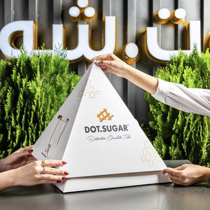 Boîtes de présentation alimentaire en carton écologiques en forme de <span class=keywords><strong>pyramide</strong></span>, personnalisées et en gros, pour boulangerie, snacks, desserts, pâtisseries et emballages de produits sucrés - Product Image 6