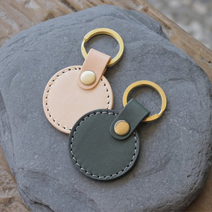 Stylish and creative PU <b>leather</b> <b>keychains</b>, various shapes car bag pendants, Korean style minimalist gift <b>keychains</b>. - Product Image 3