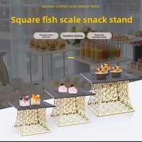 Support à pâtisserie carré créatif en acier inoxydable à effet écaille de poisson, modèle 0008, pour hôtel, banquet de mariage, table de présentation de desserts