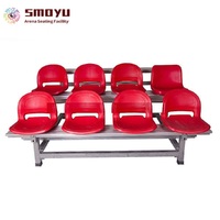 Banc de stade à dossier moyen avec accoudoirs en HDPE résistant aux UV, accoudoir en aluminium moulé par soufflage, support de montage sur plancher