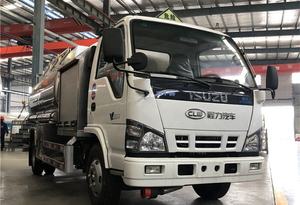 Camion-citerne <span class=keywords><strong>de</strong></span> ravitaillement 1SUZU, mini-citerne <span class=keywords><strong>de</strong></span> ravitaillement pour avions, camion <span class=keywords><strong>de</strong></span> distribution <span class=keywords><strong>de</strong></span> carburant, citerne <span class=keywords><strong>de</strong></span> ravitaillement pour hélicoptères 5000l, neuf à <span class=keywords><strong>prix</strong></span> réduit - Product Image 3