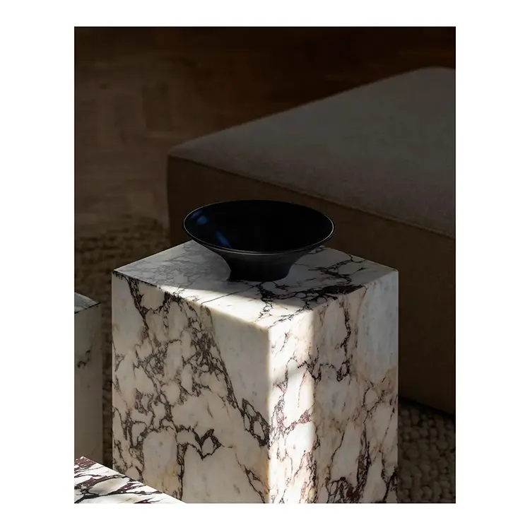 Table basse carrée de luxe en calacata italienne, en marbre violet et blanc