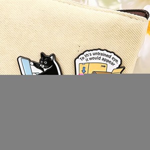 Si la façon dont vous vous critiquerz vous-même vous fait gagner en efficacité, broche en émail « Faire semblant de travailler à l'insu des non-initiés », humorisme de bureau, broche chat, badge bijou - Product Image 2