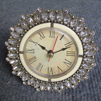 Horloge de table circulaire encadrée en alliage de zinc en métal rouge en laiton antique