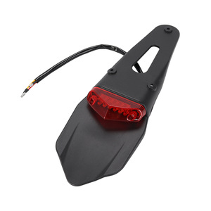 Luz Trasera LED Triangular Universal para Motocicleta, Luz de Freno, Luz de Matrícula - Product Image 5