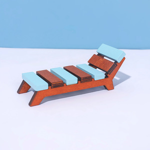 Chaise longue de plage d'été, ensemble de meubles miniatures en bois, jouet pour maison de poupée, 9x3.5x3.8cm, bleu et blanc - Product Image 4