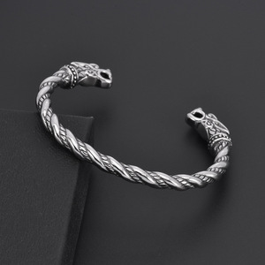 Bracelet manchette pour homme style punk en argent tibétain plaqué noir avec motif tête d'animal - Product Image 3