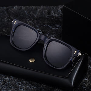 Lunettes de soleil polarisées Vogue à monture carrée pour hommes, en plastique noir et métal, protection UV400, pare-soleil pour la conduite en extérieur - Product Image 3