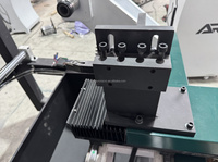 Torno de madera CNC de alimentación automática de 4 ejes con 1 husillo, 2 cuchillas, máquina automática para hacer bates de béisbol, componentes básicos, caja de cambios de Motor