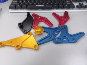 ชิ้นส่วนโลหะกลึง CNC ความแม่นยำสูง บรอชชิ่ง 3/4/5 แกน รับผลิตตามแบบ OEM โลโก้สั่งทำได้ สแตนเลส อลูมิเนียม สำหรับงานกลึง - Product Image 1