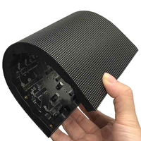 Écran LED flexible à panneau incurvé contrôlé par ordinateur avec boîtier en alliage d'aluminium pour une épissure sans soudure