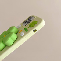 Coque de téléphone en silicone trèfle à quatre feuilles 3D porte-bonheur pour iPhone 17 Pro Max, compatible avec iPhone 15 Pro, 16, 14, 13, 12
