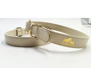 Collar de perro de cuero vegano suave ajustable con logotipo dorado personalizado, beige, marrón, sólido, de lujo - Product Image 2