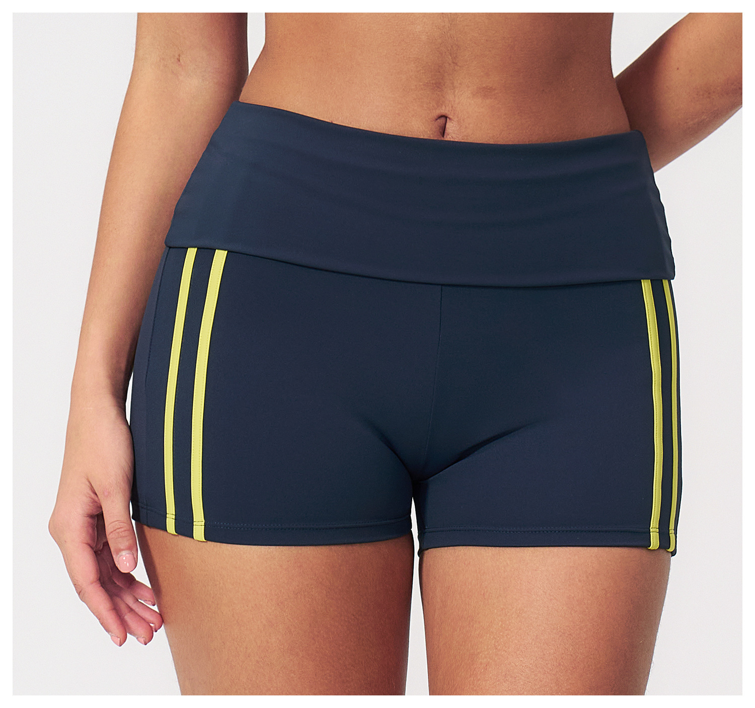 High-Waist Activewear Shorts (3588): side profile showing stretch, rise and leg-opening fit