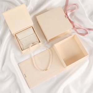 Caja de Cartón Rígido con Cierre Magnético y Cinta, Estilo Libro, Reciclable, para Empaque de Joyería y Collares para Boutiques, MOQ Bajo, DDP - Product Image 1