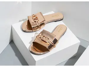 Mode Handel Ein-Wort-Frauen pantoffeln Plaid gewebte weiche PU-Hausschuhe für Frauen Sommer pantoffeln Lässige Damen sandalen