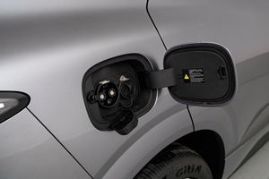 รถยนต์ BYD Sealion 06 DM-i Pilot Plus SUV รุ่นใหม่ ปี 2025 พร้อมมอเตอร์ 160 กิโลวัตต์ แบตเตอรี่ไฮบริดระยะไกล - Product Image 6