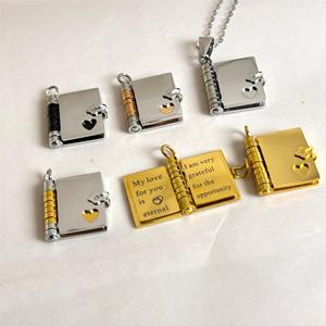 Personalizzabile oro placcato 18K ciondolo moda collane personalizzate coppia gioielli lettere d'amore libri in acciaio inox collane - Product Image 2
