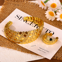 Ensemble de bagues et bracelets ouverts hexagonaux en nid d'abeille, parure de bijoux texturés géométriques vintage pour femme, idéal pour les fêtes et la vente en gros