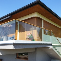 Système de garde-corps moderne en aluminium et verre sur mesure avec profilé de base en U, résistant à la rouille, pour escaliers, intérieur, extérieur, balcon, centre commercial