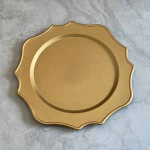 Moderno Caricabatterie in plastica da 13 pollici Base decorazione da tavolo <span class=keywords><strong>sottopiatti</strong></span> in <span class=keywords><strong>oro</strong></span> per eventi di festa di nozze - Product Image 1