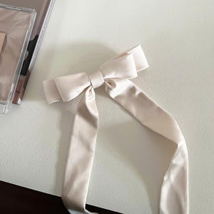 Pince à cheveux en tissu trempé français avec ruban de satin couleur unie et nœud tridimensionnel, accessoire pour cheveux semi-attachés - Product Image 6