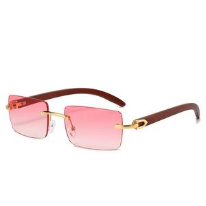 Vente en gros <span class=keywords><strong>Lunettes</strong></span> de soleil unisexes à verres dégradés Pieds miroir en <span class=keywords><strong>bois</strong></span> sans cadre <span class=keywords><strong>Lunettes</strong></span> de soleil mode confortables à monture PC brun doré UV400 - Product Image 3
