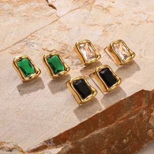 Boucles d'oreilles en gros d'usine, plaquées or 18 carats, en acier inoxydable, zircon blanc, noir, vert, boucles d'oreilles à clous tendance pour femmes - Product Image 1