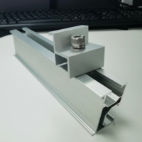 Support d'accessoires de fixation en aluminium de pince moyenne de panneau solaire de Hengli pour le système au sol de toit de montage solaire