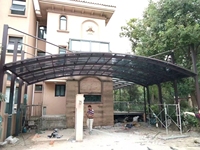 Auvent en aluminium pour abri de voiture Toit en polycarbonate pour patio extérieur Garages traités thermiquement et abris de voiture en acier